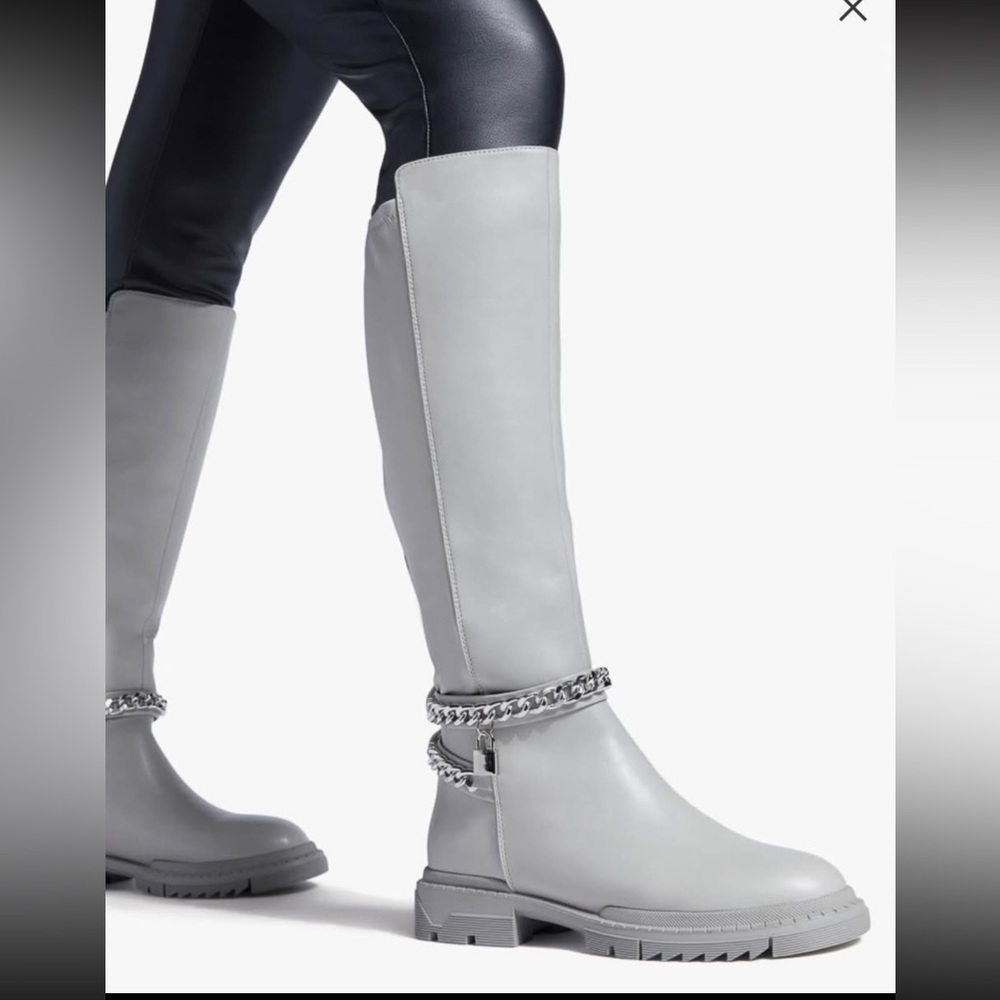 Stylish Gray Women's Boots with silver chain size 7.5 nwt